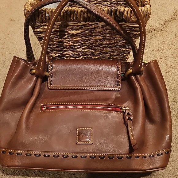 Dooney and Bourke Florentine flap purse..very good condition - Picture 3 of 11